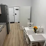 Modern 72m2 Near Coresi Mall - Self Check-in - Free Parking