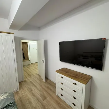 Modern 72m2 Near Coresi Mall - Self Check-in - Free Parking * Brasov