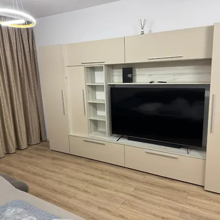 Apartment Modern 72m2 Near Coresi Mall - Self Check-in - Free Parking Brasov