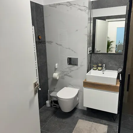 Modern 72m2 Near Coresi Mall - Self Check-in - Free Parking * Brasov