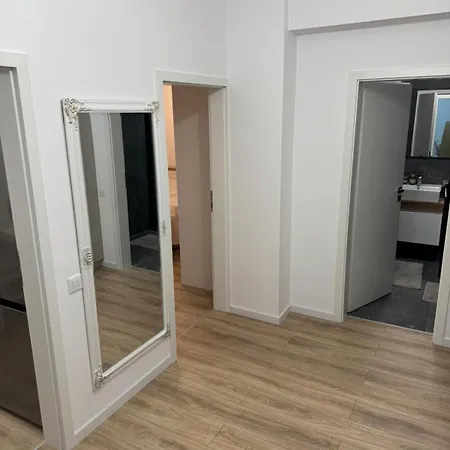 Apartment Modern 72m2 Near Coresi Mall - Self Check-in - Free Parking