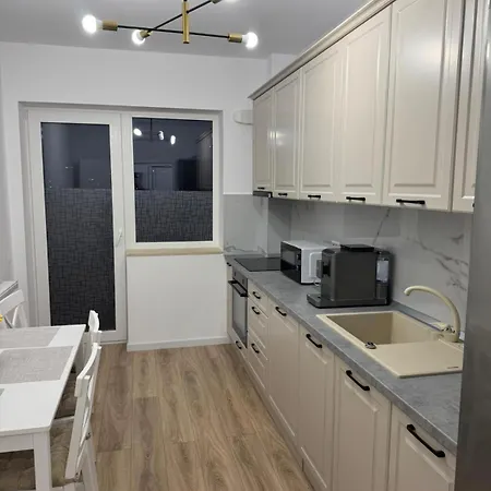 Modern 72m2 Near Coresi Mall - Self Check-in - Free Parking * Brasov