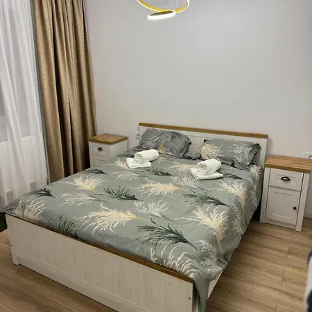 Modern 72m2 Near Coresi Mall - Self Check-in - Free Parking Appartamento *