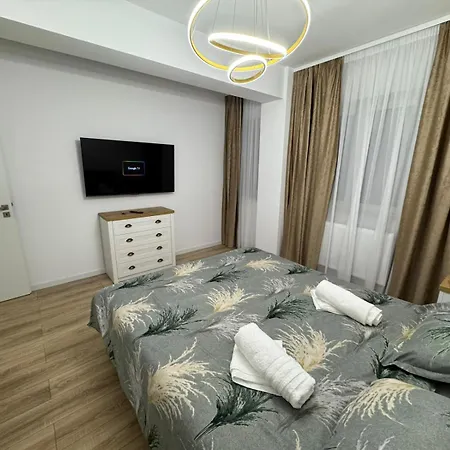 Apartment Modern 72m2 Near Coresi Mall - Self Check-in - Free Parking Brasov