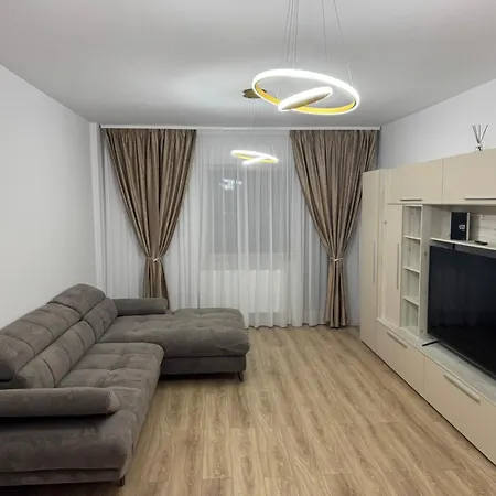 Apartment Modern 72m2 Near Coresi Mall - Self Check-in - Free Parking