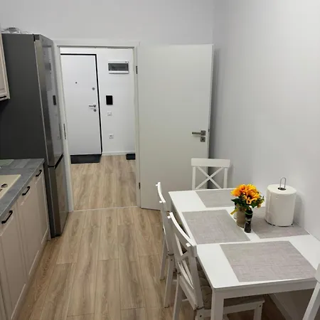 Modern 72m2 Near Coresi Mall - Self Check-in - Free Parking