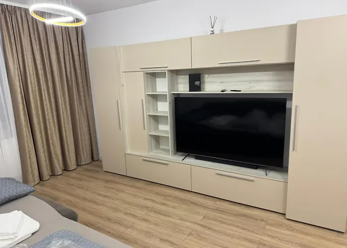 Apartment Modern 72m2 Near Coresi Mall - Self Check-in - Free Parking Brasov