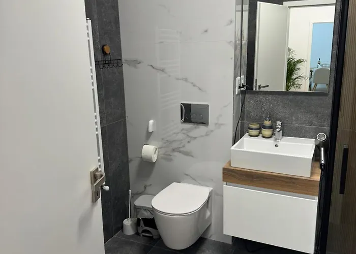 Modern 72m2 Near Coresi Mall - Self Check-in - Free Parking * Brasov