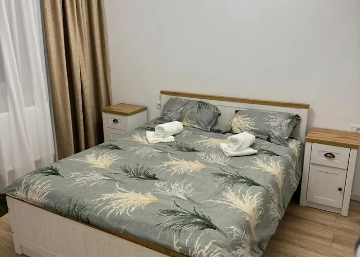 Modern 72m2 Near Coresi Mall - Self Check-in - Free Parking Apartment *